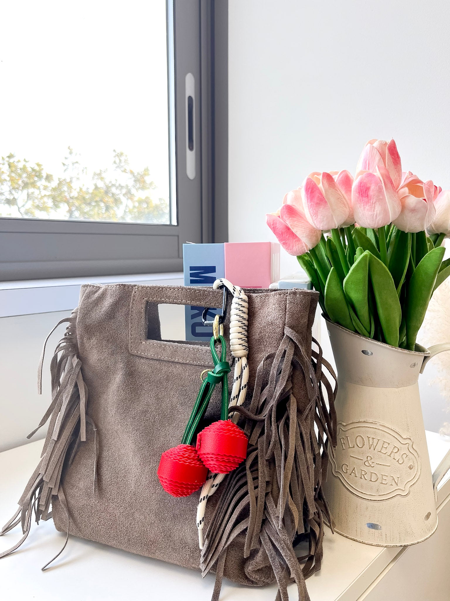 Tully cerise  1944 Bijoux de sac